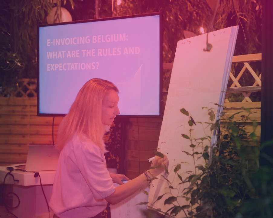 BE-eInvoicing-Onepager-Danielle-presenting